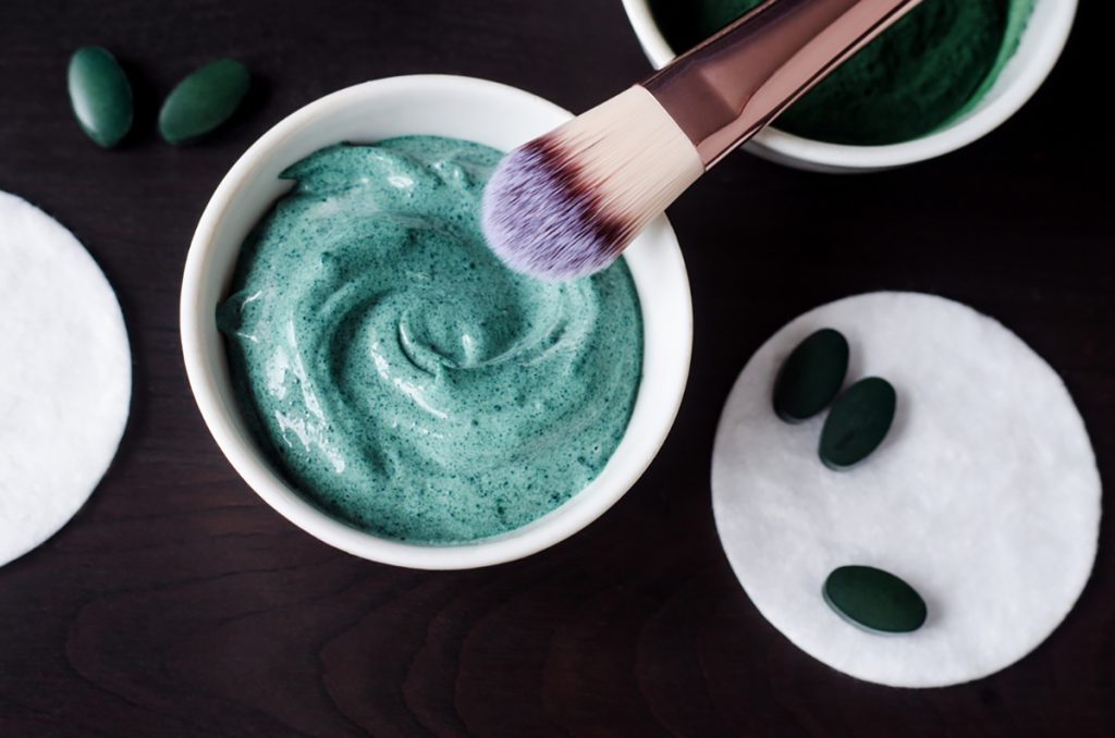 DIY Moisturizing Homemade Face Mask Recipes For Dry Skin | Spirulina & Honey