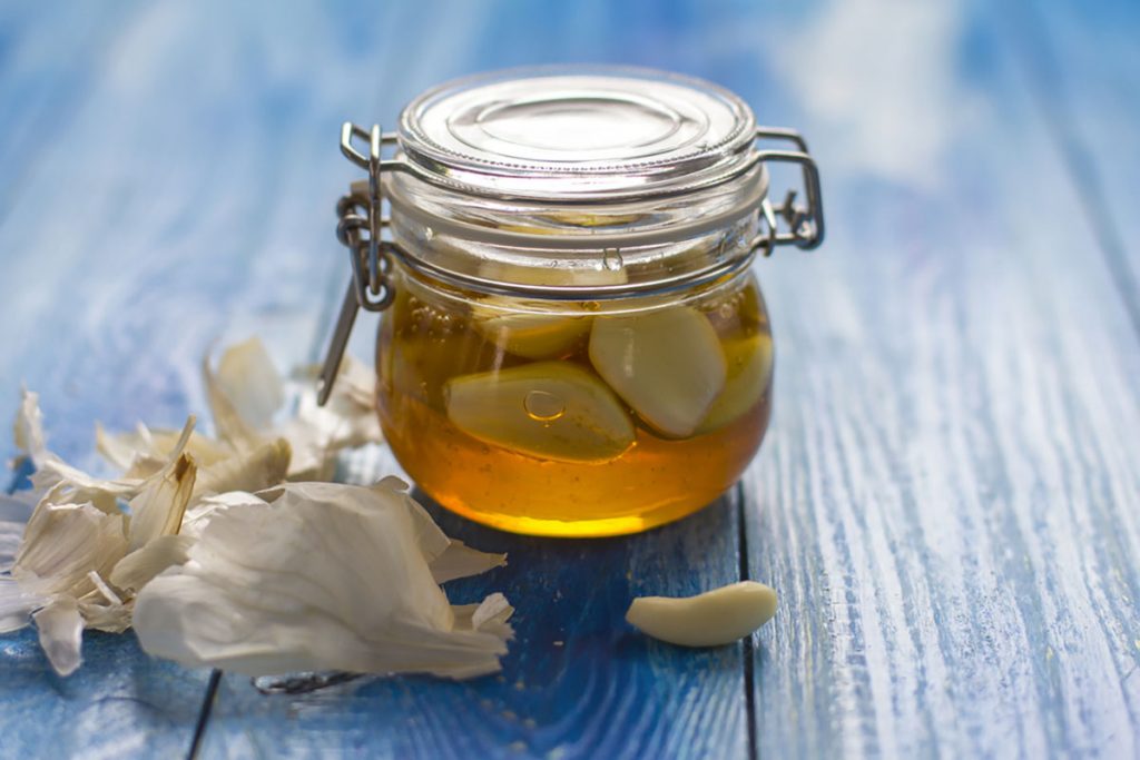 A Stinkin’ Suspicion About Using Honey and Garlic for Weight Loss
