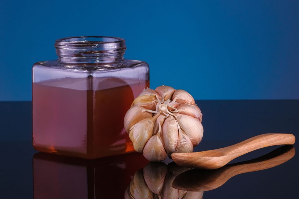 A Stinkin’ Suspicion About Using Honey and Garlic for Weight Loss