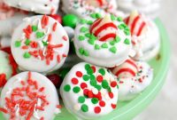 Crafting Holiday Peppermint Oreos