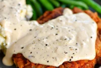 Southern Fried Steak Perfection: A Crispy Classic with Creamy Gravy