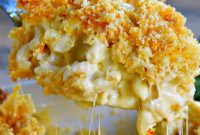 Homemade Baked Mac and Cheese Perfection