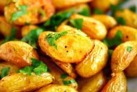 Crispy Garlic Roasted Potatoes