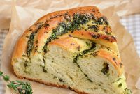 Aromatic Garlic Herb Pull-Apart Wreath