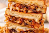 Oignon Gratiné Grilled Cheese