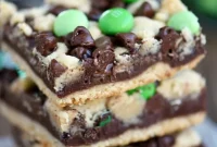 Fudgy Mint Chocolate Crumble Bars