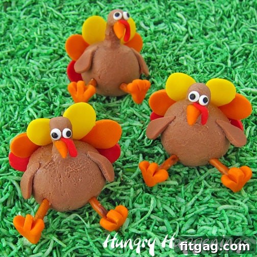 Chocolate Peanut Butter Fudge Thanksgiving Turkey Treats, creative and edible turkeys.