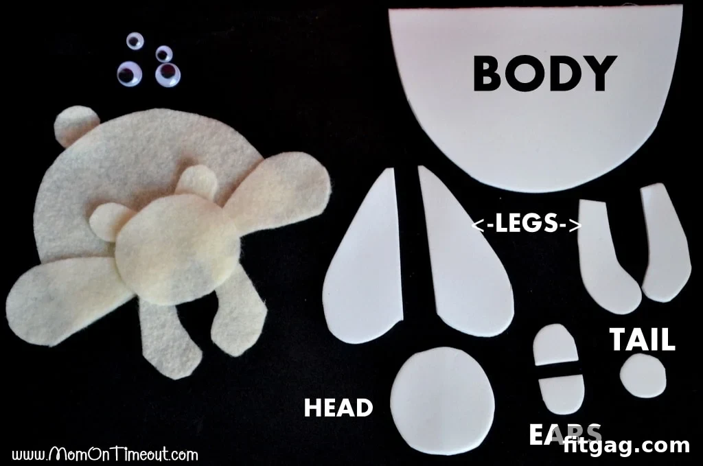 Easy to make polar bear ornaments are the perfect craft for kids this holiday season! | MomOnTimeout.com