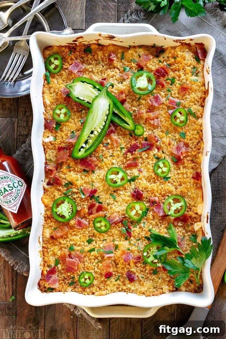 The BEST Jalapeño Popper Mac and Cheese you'll ever try! Extra creamy, loaded with bacon, cream cheese, jalapeños, this delicious and easy mac and cheese is sure to be a new favorite! // Mom On Timeout #macandcheese #dinner #bacon #jalapeno #recipe #recipes #cheese #momontimeout baked-jalapeno-popper-mac-and-cheese-recipe
