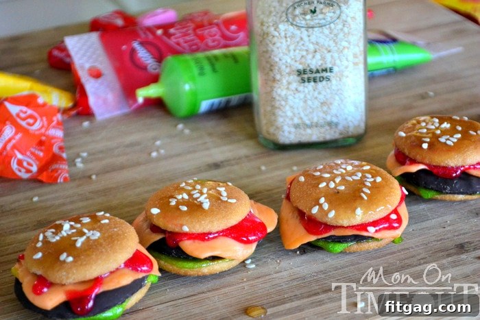 Sesame Seed Buns for Sweet Cookie Sliders Nilla Wafers with sesame seeds, simulating a burger bun for cookie sliders.